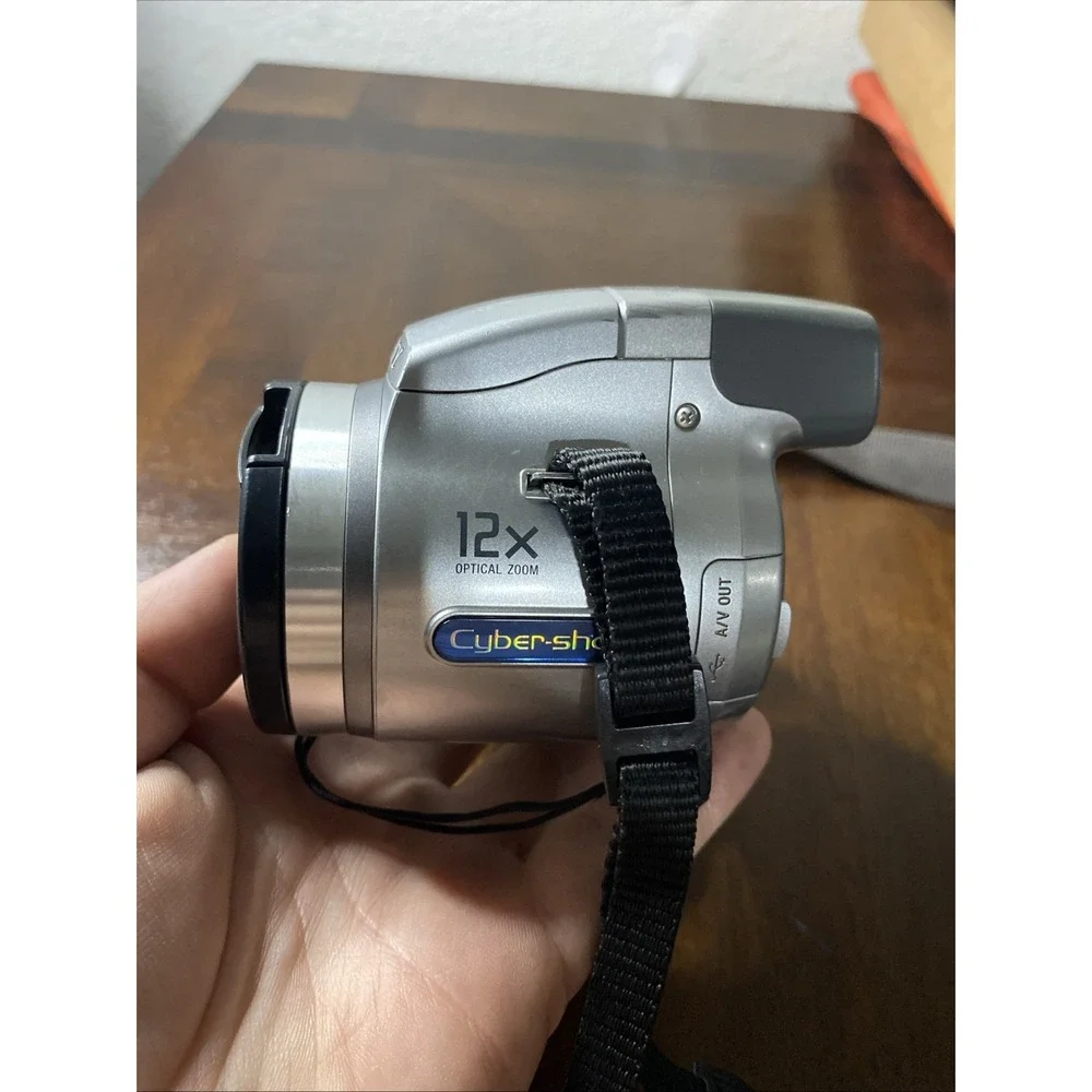 SONY CYBER-SHOT DSC-H2 6.0MP DIGITAL CAMERA - SILVER Tested!!